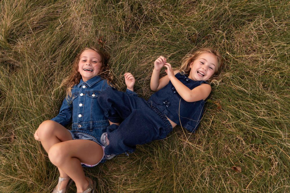 Warm candid moment between sisters during an extended family session in Cleveland